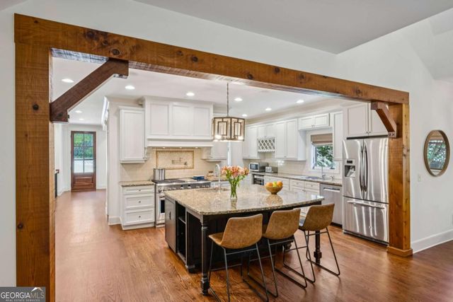 279 Lakeview Avenue NE, Atlanta, GA 30305