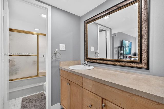 16565 NE 26th Avenue 4E, North Miami Beach, FL 33160