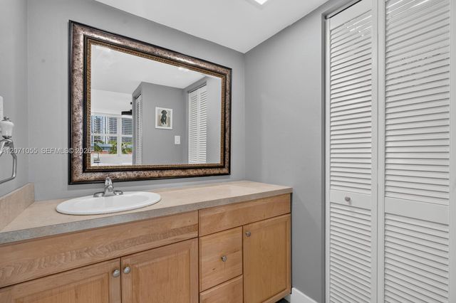 16565 NE 26th Avenue 4E, North Miami Beach, FL 33160