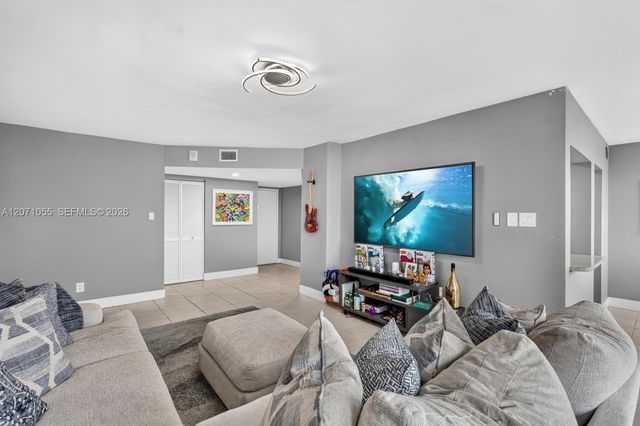 16565 NE 26th Avenue 4E, North Miami Beach, FL 33160