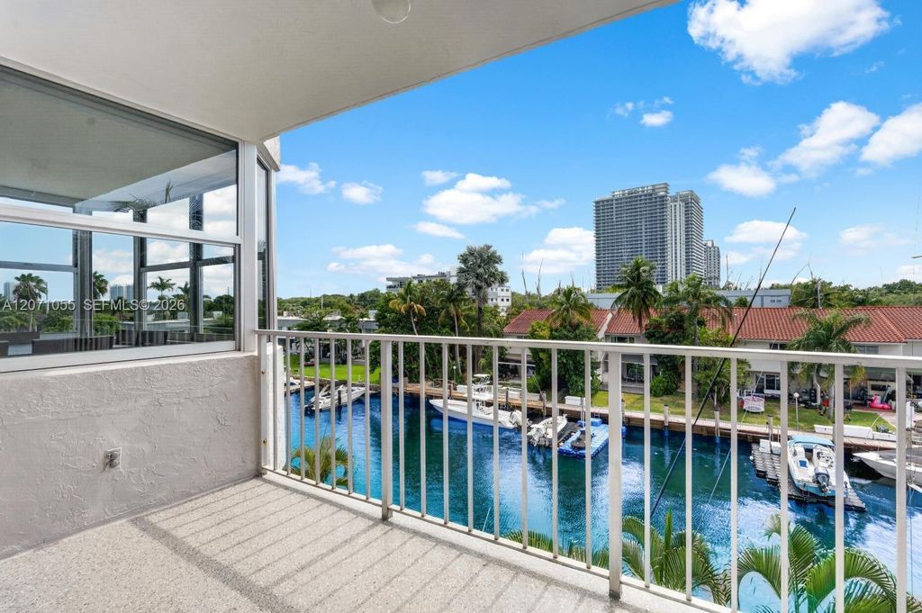 16565 NE 26th Avenue 4E, North Miami Beach, FL 33160