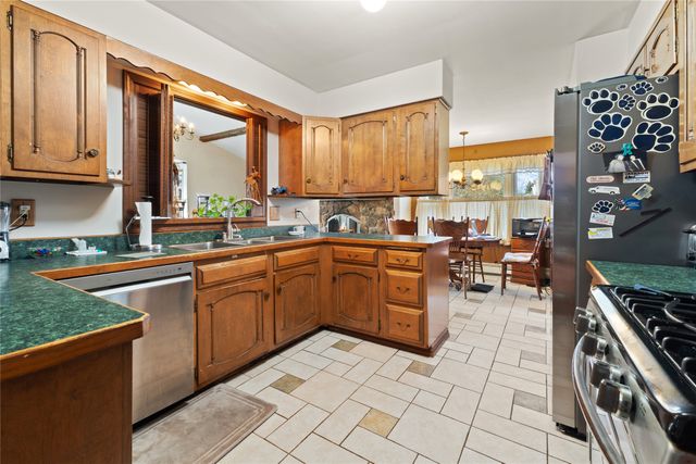 660 E GRANDVIEW Boulevard, Erie, PA 16504