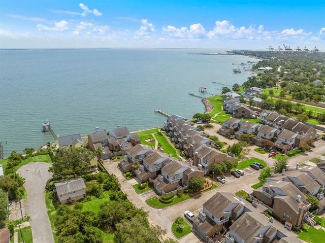 2601 S Broadway Street 32, La Porte, TX 77571