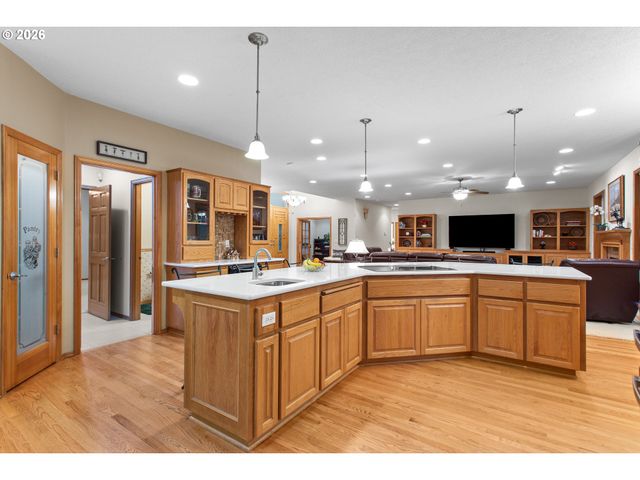 9920 Se BULL RUN Rd, Corbett, OR 97019