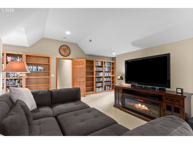 9920 Se BULL RUN Rd, Corbett, OR 97019