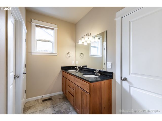 35671 ELK MEADOWS Dr, St Helens, OR 97051