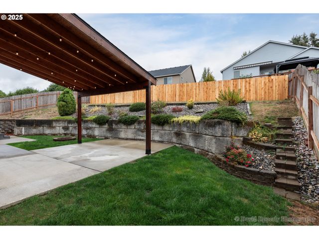 35671 ELK MEADOWS Dr, St Helens, OR 97051
