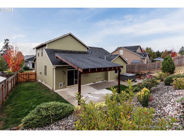 35671 ELK MEADOWS Dr, St Helens, OR 97051