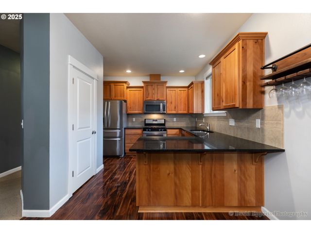 35671 ELK MEADOWS Dr, St Helens, OR 97051