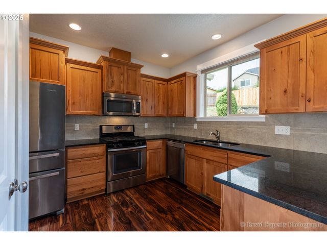 35671 ELK MEADOWS Dr, St Helens, OR 97051