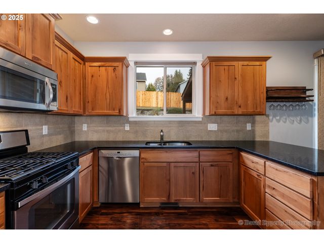 35671 ELK MEADOWS Dr, St Helens, OR 97051