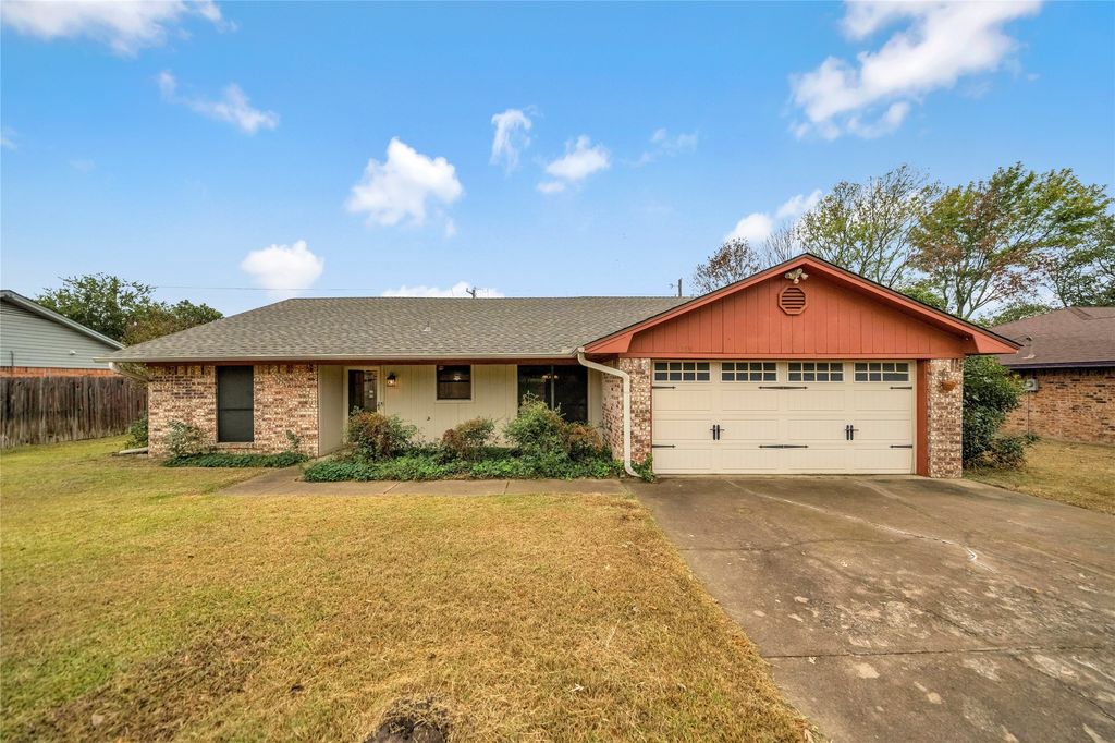 1219 Dirkson Street, Weatherford, TX 76087