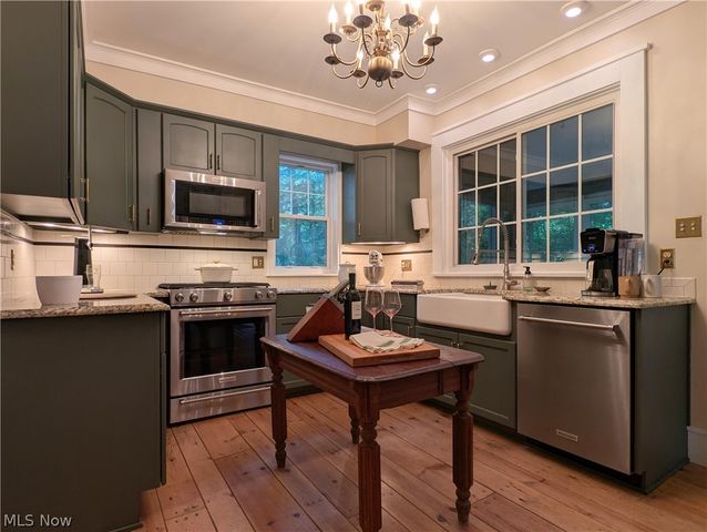4450 Greenwich Road, Norton, OH 44203