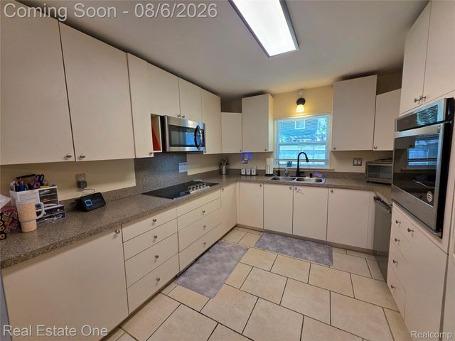 3239 Fox Boulevard, Commerce Charter Township, MI 48382