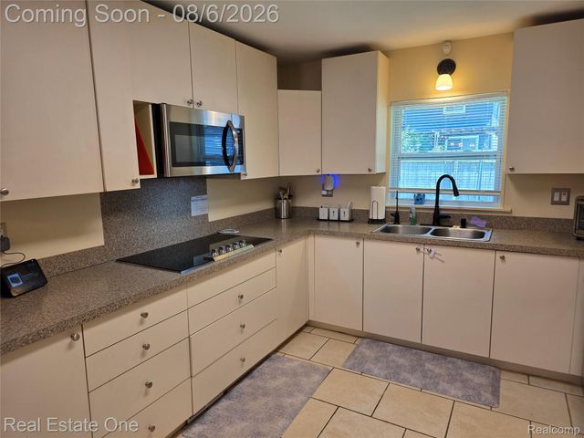 3239 Fox Boulevard, Commerce Charter Township, MI 48382