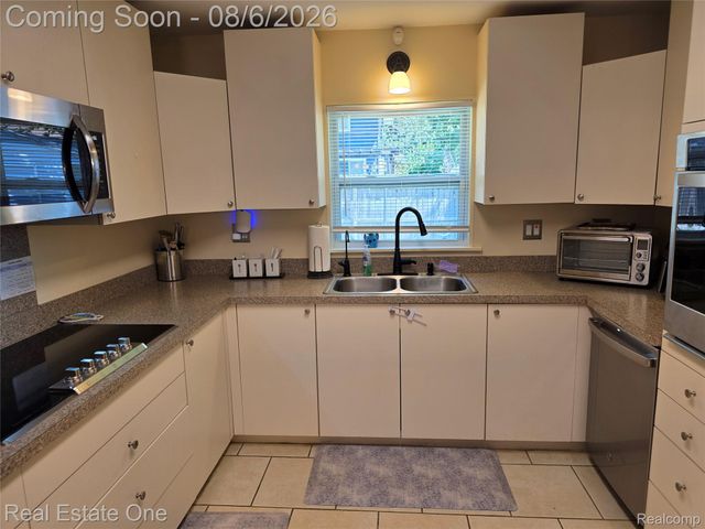3239 Fox Boulevard, Commerce Charter Township, MI 48382