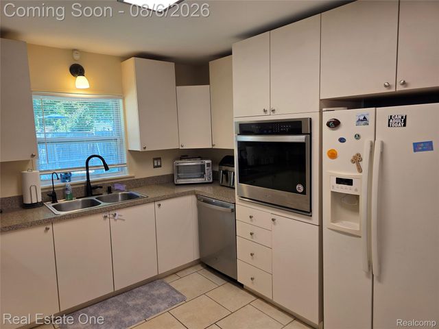 3239 Fox Boulevard, Commerce Charter Township, MI 48382
