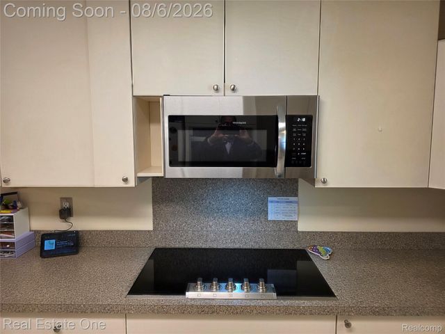 3239 Fox Boulevard, Commerce Charter Township, MI 48382