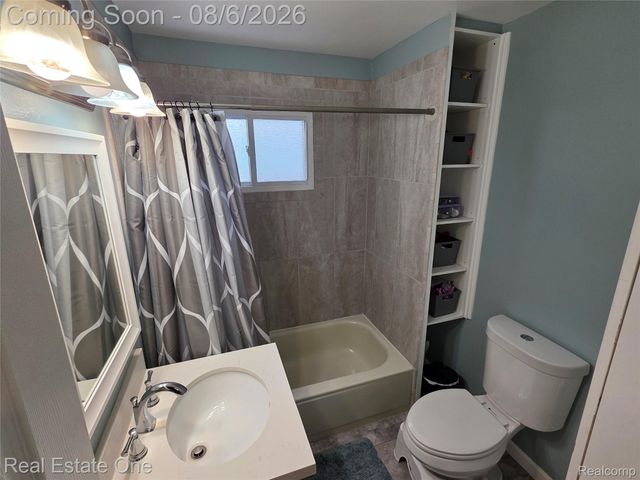3239 Fox Boulevard, Commerce Charter Township, MI 48382