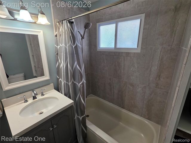 3239 Fox Boulevard, Commerce Charter Township, MI 48382