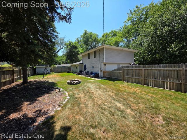 3239 Fox Boulevard, Commerce Charter Township, MI 48382