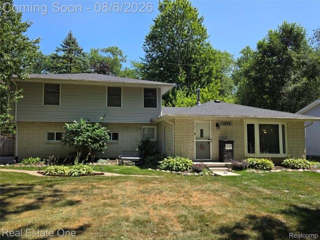 3239 Fox Boulevard, Commerce Charter Township, MI 48382