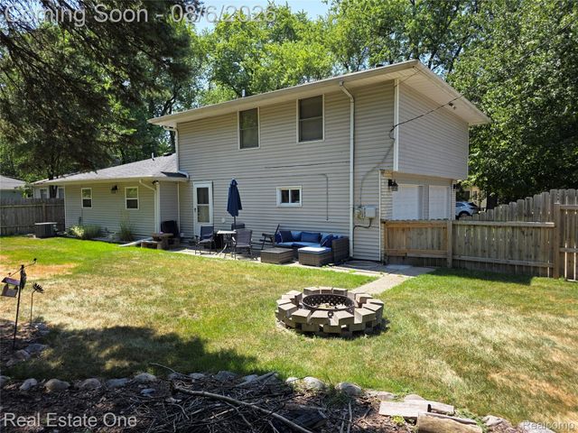3239 Fox Boulevard, Commerce Charter Township, MI 48382