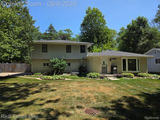 3239 Fox Boulevard, Commerce Charter Township, MI 48382