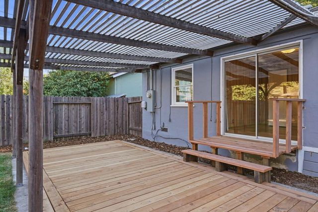 1135 Darnel Way, Sacramento, CA 95822