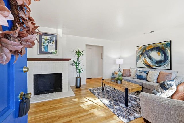1135 Darnel Way, Sacramento, CA 95822