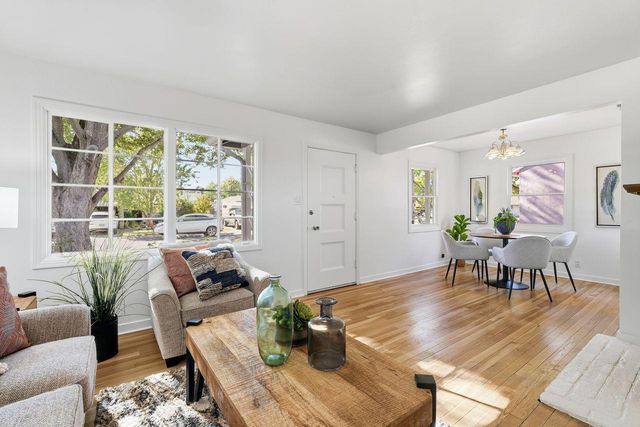 1135 Darnel Way, Sacramento, CA 95822