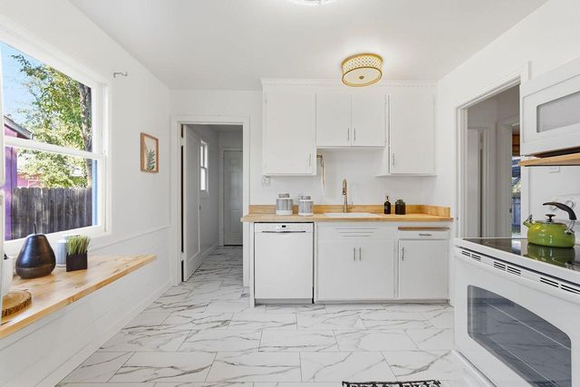 1135 Darnel Way, Sacramento, CA 95822