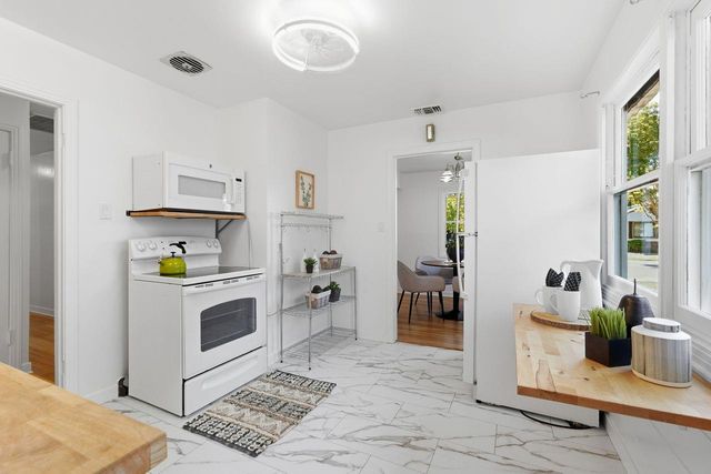 1135 Darnel Way, Sacramento, CA 95822