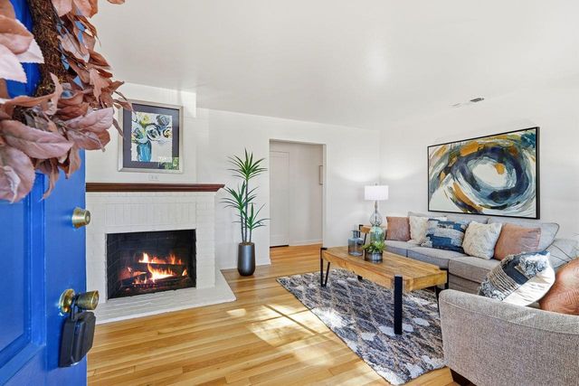 1135 Darnel Way, Sacramento, CA 95822