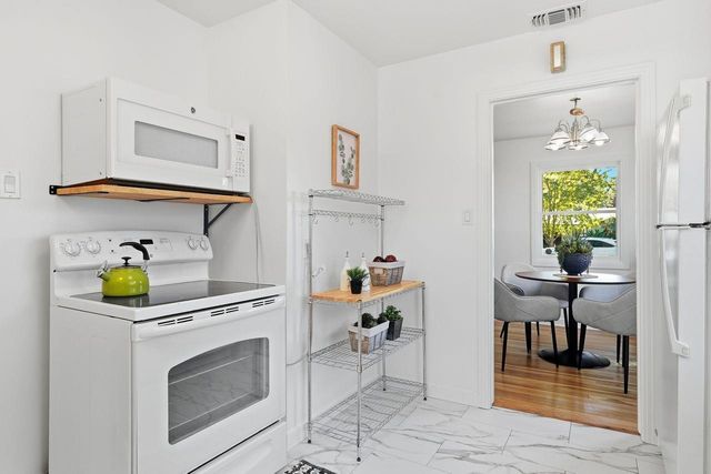 1135 Darnel Way, Sacramento, CA 95822