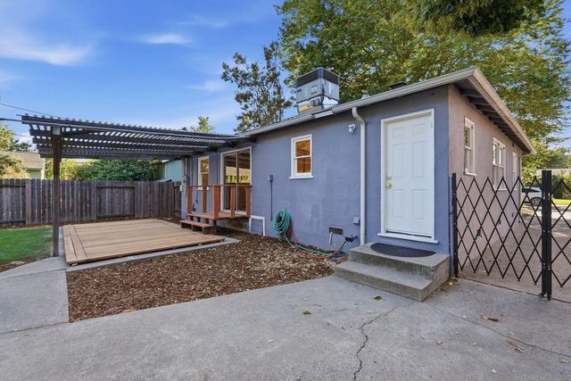 1135 Darnel Way, Sacramento, CA 95822