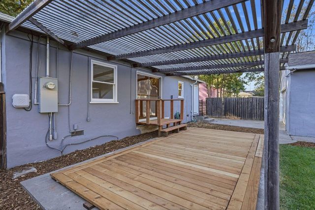 1135 Darnel Way, Sacramento, CA 95822
