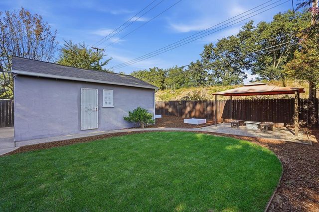 1135 Darnel Way, Sacramento, CA 95822