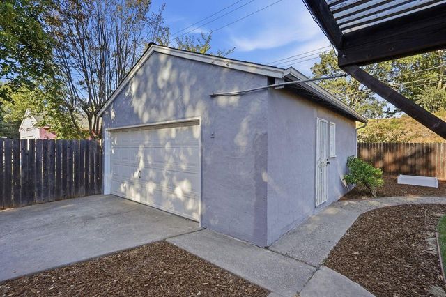 1135 Darnel Way, Sacramento, CA 95822