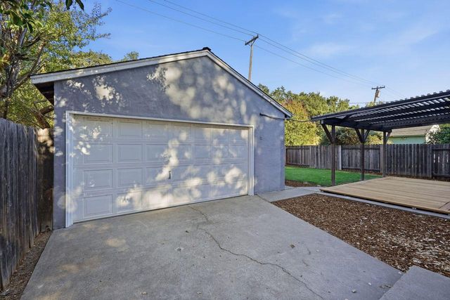 1135 Darnel Way, Sacramento, CA 95822