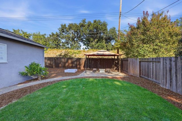 1135 Darnel Way, Sacramento, CA 95822