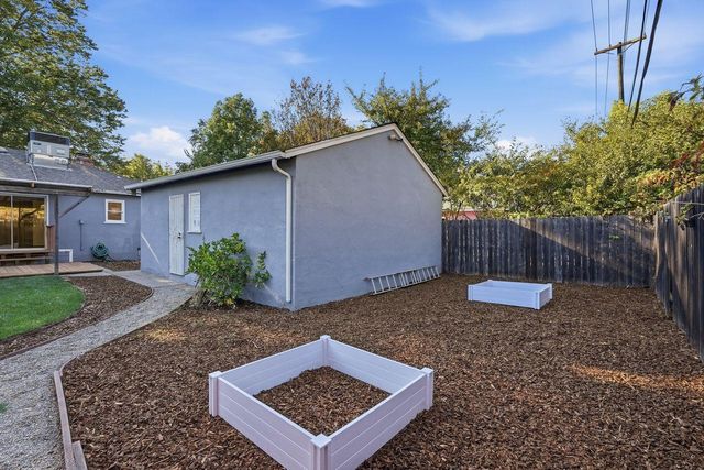 1135 Darnel Way, Sacramento, CA 95822