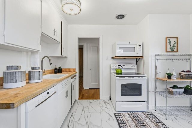 1135 Darnel Way, Sacramento, CA 95822
