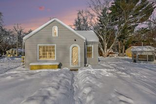 6946 S Lakeview Avenue, Yates Twp, MI 49642