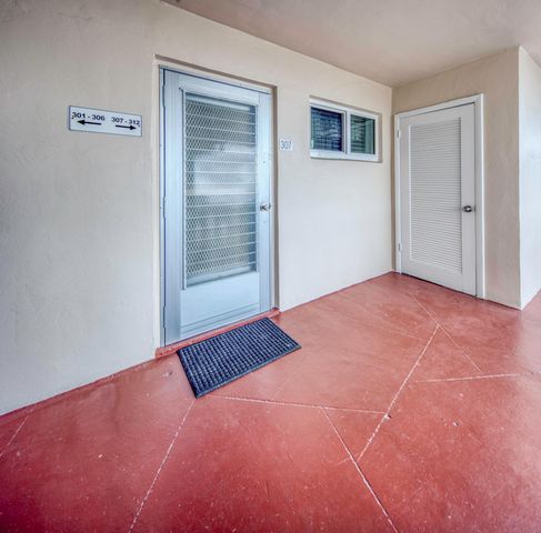 2566 Garden Drive S 307, Lake Worth Beach, FL 33461