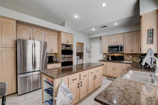 8412 Willow Point Court, Las Vegas, NV 89128