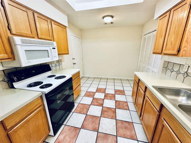 5207 Thunderbird ST A, Lago Vista, TX 78645