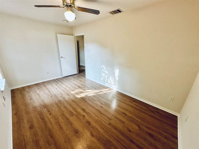 5207 Thunderbird ST A, Lago Vista, TX 78645