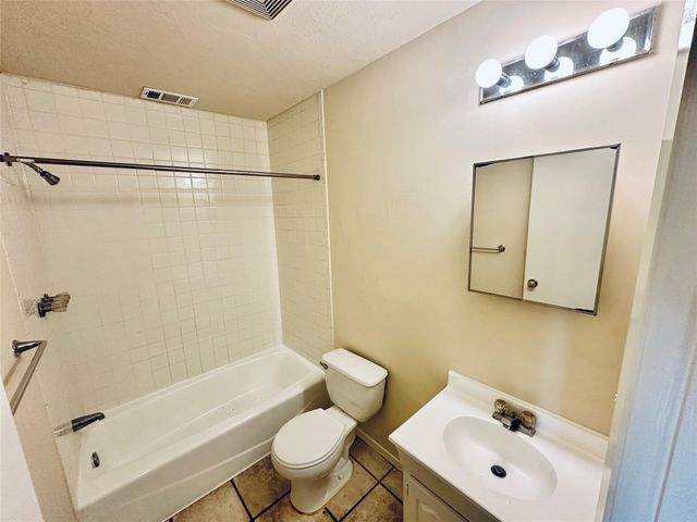 5207 Thunderbird ST A, Lago Vista, TX 78645