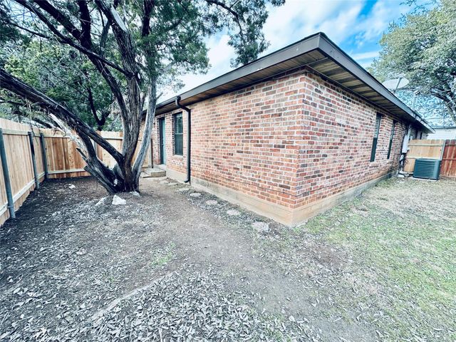 5207 Thunderbird ST A, Lago Vista, TX 78645